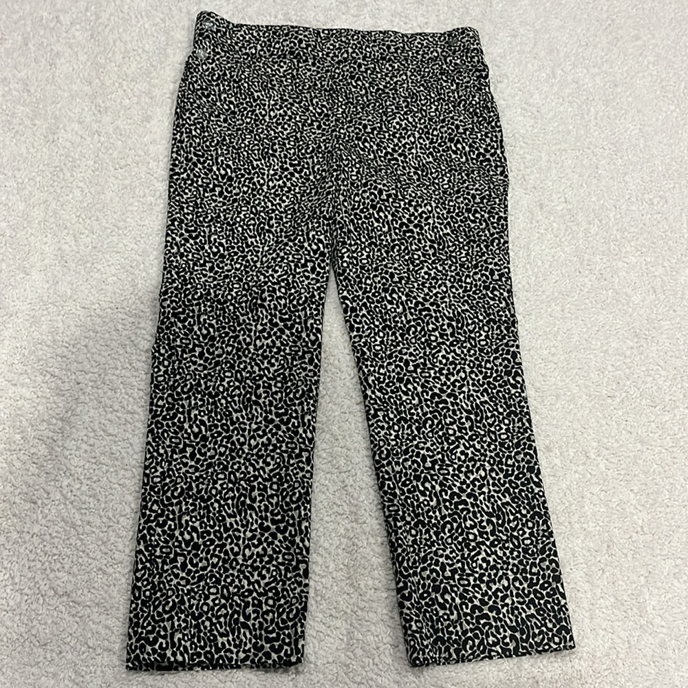Rafaella Comfort Leopard Print Capri Pants Size 8 Great Pre-Owned Condition